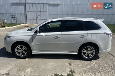 Внедорожник / Кроссовер Mitsubishi Outlander 2014 в Броварах