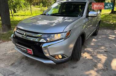 Внедорожник / Кроссовер Mitsubishi Outlander 2016 в Киеве
