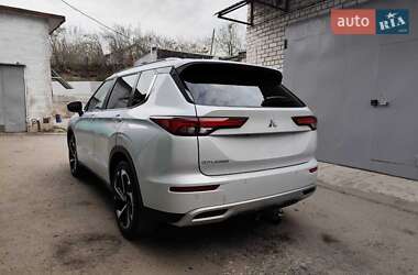 Внедорожник / Кроссовер Mitsubishi Outlander 2022 в 