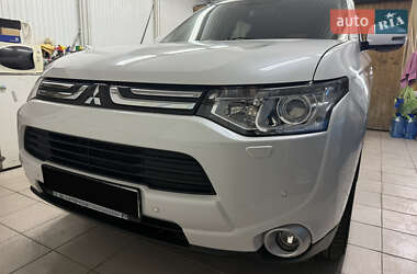 Внедорожник / Кроссовер Mitsubishi Outlander 2013 в Херсоне
