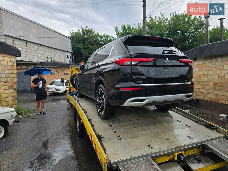 Внедорожник / Кроссовер Mitsubishi Outlander 2024 в Одессе