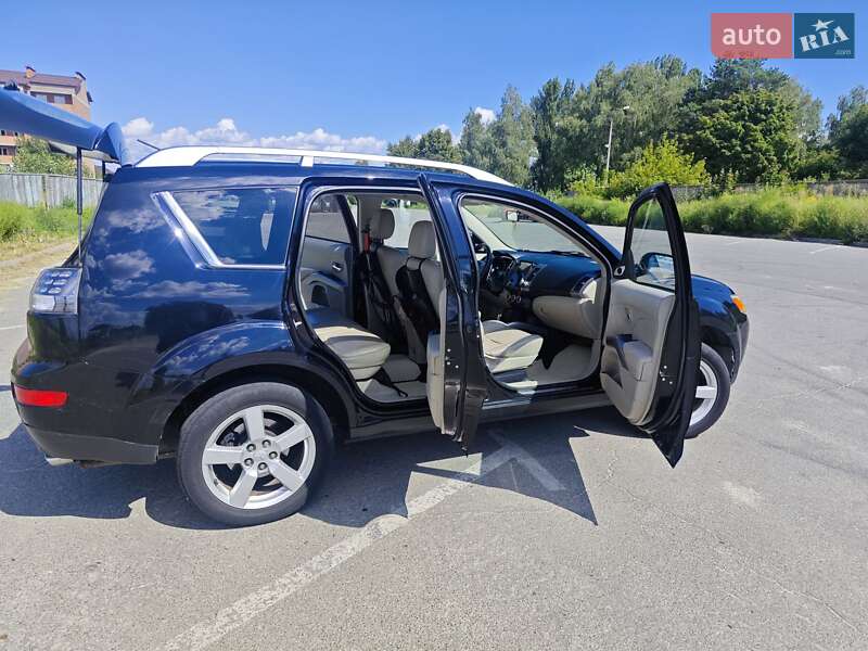 Позашляховик / Кросовер Mitsubishi Outlander 2009 в Києві