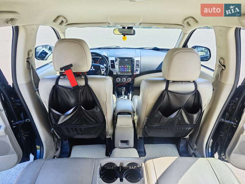 Позашляховик / Кросовер Mitsubishi Outlander 2009 в Києві