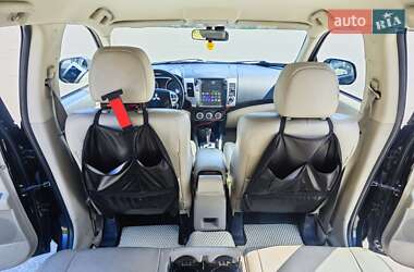 Внедорожник / Кроссовер Mitsubishi Outlander 2009 в 