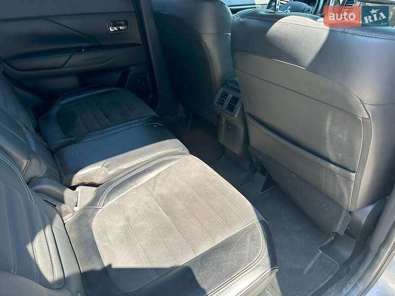 Внедорожник / Кроссовер Mitsubishi Outlander 2019 в Львове