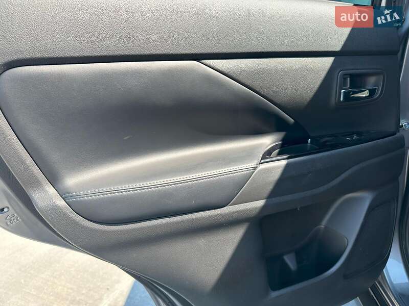 Внедорожник / Кроссовер Mitsubishi Outlander 2019 в Львове