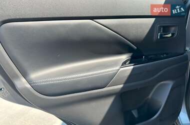 Внедорожник / Кроссовер Mitsubishi Outlander 2019 в 