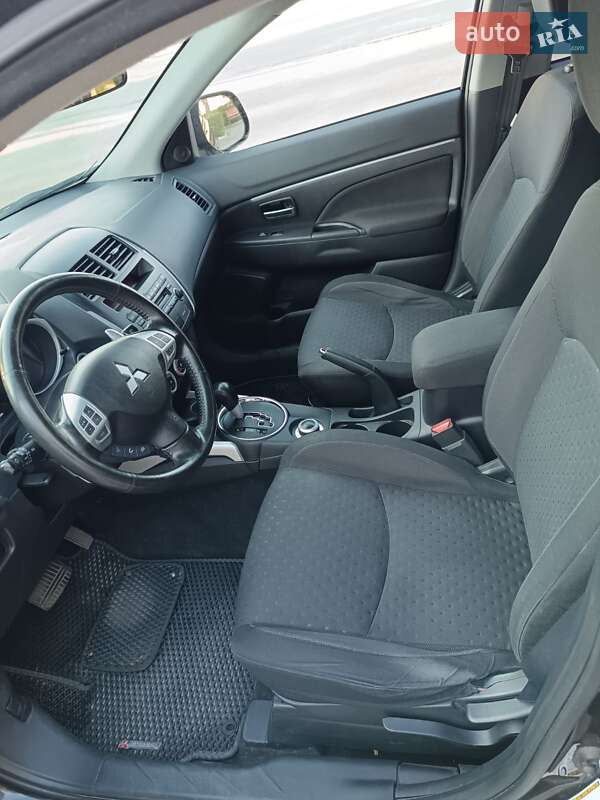 Позашляховик / Кросовер Mitsubishi Outlander 2010 в Полонному