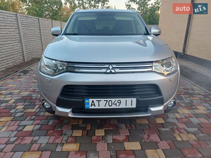 Внедорожник / Кроссовер Mitsubishi Outlander 2015 в Черноморске