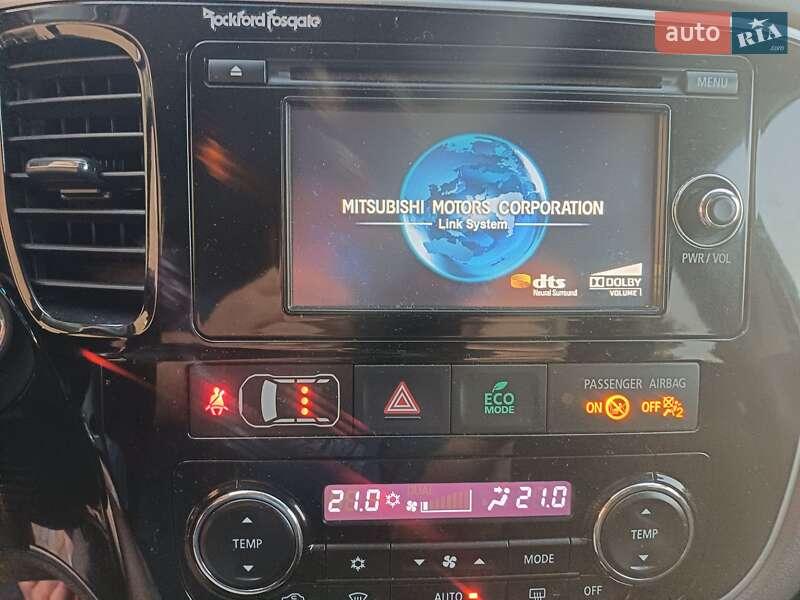 Внедорожник / Кроссовер Mitsubishi Outlander 2015 в Черноморске