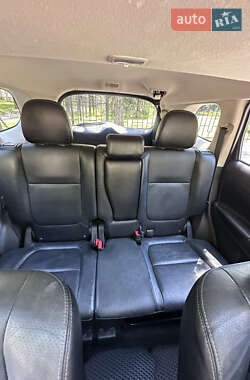 Внедорожник / Кроссовер Mitsubishi Outlander 2013 в 