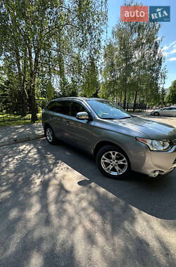 Внедорожник / Кроссовер Mitsubishi Outlander 2013 в 