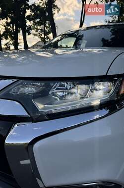 Внедорожник / Кроссовер Mitsubishi Outlander 2017 в Киеве