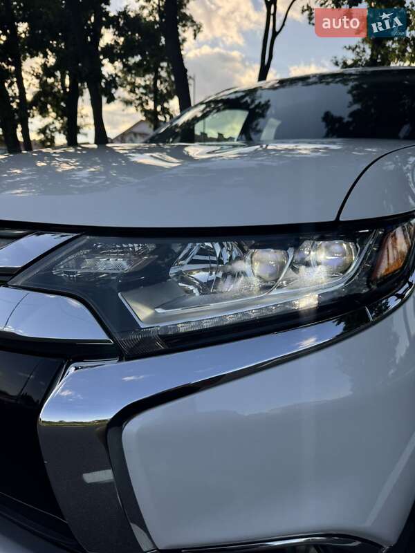 Внедорожник / Кроссовер Mitsubishi Outlander 2017 в Киеве