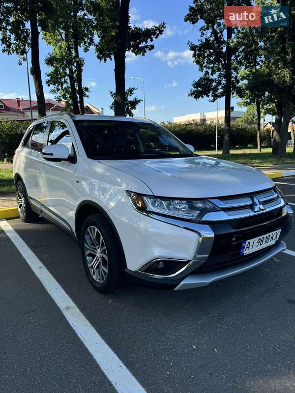 Внедорожник / Кроссовер Mitsubishi Outlander 2017 в Киеве