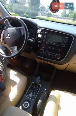 Внедорожник / Кроссовер Mitsubishi Outlander 2013 в Дубно