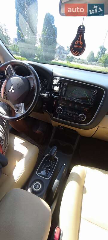 Позашляховик / Кросовер Mitsubishi Outlander 2013 в Дубні