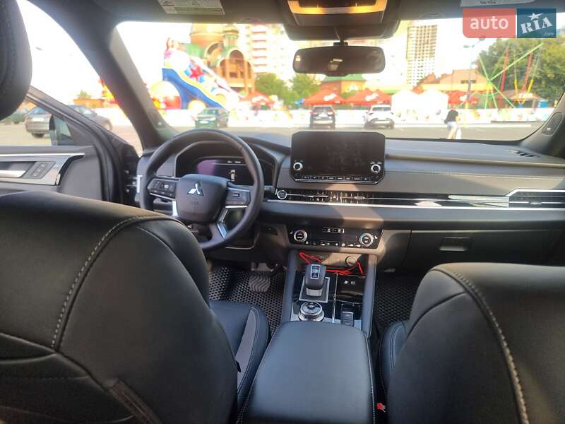 Позашляховик / Кросовер Mitsubishi Outlander 2024 в Броварах