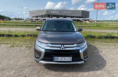 Внедорожник / Кроссовер Mitsubishi Outlander 2016 в Львове