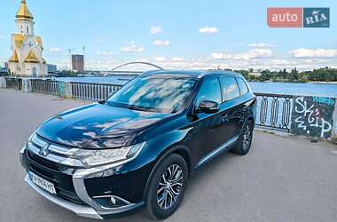 Внедорожник / Кроссовер Mitsubishi Outlander 2016 в Киеве
