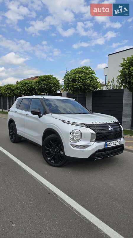 Внедорожник / Кроссовер Mitsubishi Outlander 2022 в Киеве