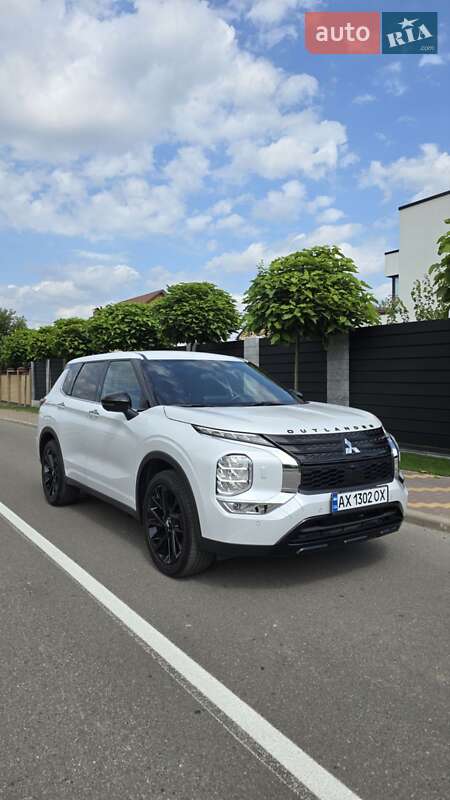 Внедорожник / Кроссовер Mitsubishi Outlander 2022 в Киеве