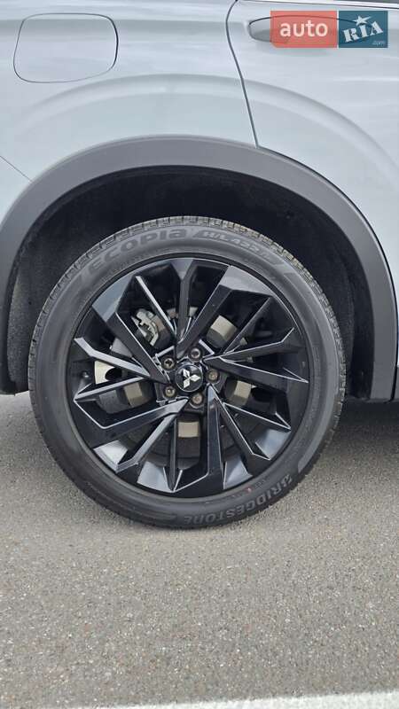 Внедорожник / Кроссовер Mitsubishi Outlander 2022 в Киеве