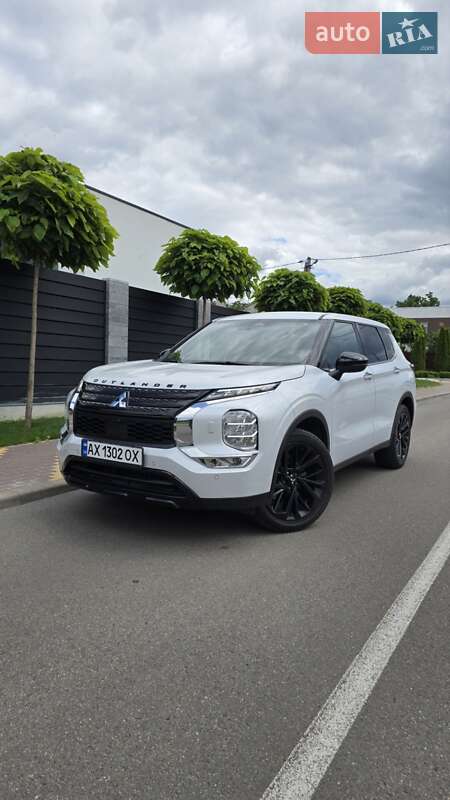 Внедорожник / Кроссовер Mitsubishi Outlander 2022 в Киеве