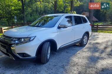 Внедорожник / Кроссовер Mitsubishi Outlander 2021 в Киеве