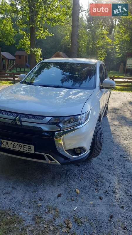 Mitsubishi Outlander 2021