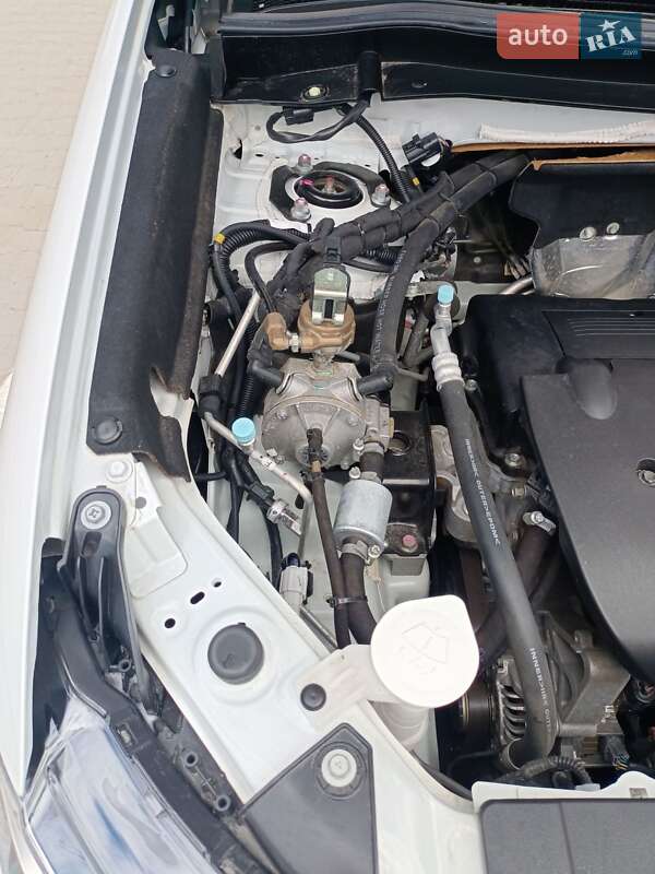 Позашляховик / Кросовер Mitsubishi Outlander 2021 в Житомирі