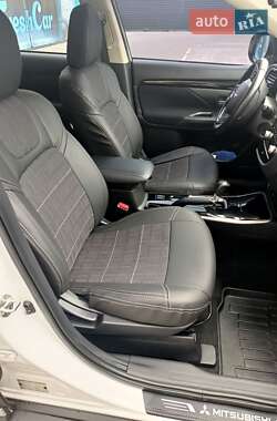 Позашляховик / Кросовер Mitsubishi Outlander 2021 в Житомирі