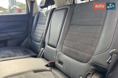 Внедорожник / Кроссовер Mitsubishi Outlander 2019 в 