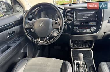 Внедорожник / Кроссовер Mitsubishi Outlander 2019 в 