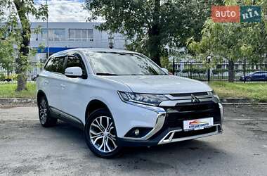 Внедорожник / Кроссовер Mitsubishi Outlander 2017 в Киеве