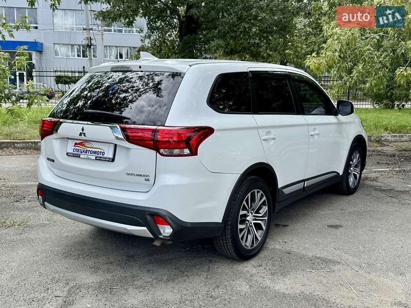 Внедорожник / Кроссовер Mitsubishi Outlander 2017 в Киеве