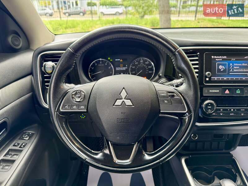 Внедорожник / Кроссовер Mitsubishi Outlander 2017 в Киеве