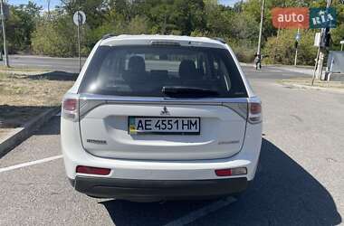 Внедорожник / Кроссовер Mitsubishi Outlander 2014 в 