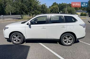 Внедорожник / Кроссовер Mitsubishi Outlander 2014 в 