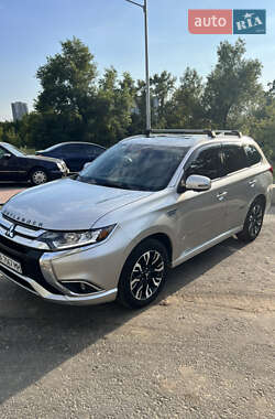 Позашляховик / Кросовер Mitsubishi Outlander 2018 в Києві