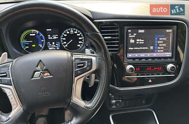Внедорожник / Кроссовер Mitsubishi Outlander 2020 в 