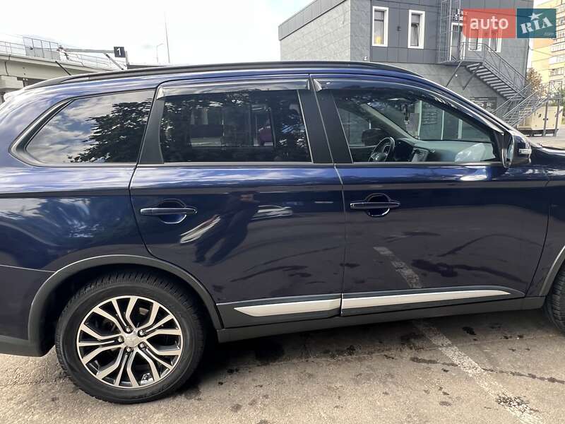 Внедорожник / Кроссовер Mitsubishi Outlander 2016 в Броварах