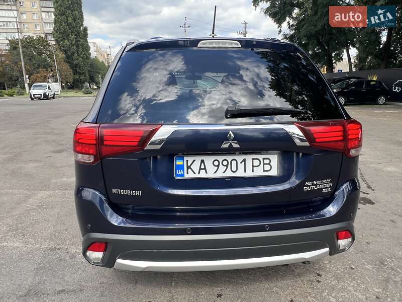 Внедорожник / Кроссовер Mitsubishi Outlander 2016 в Броварах