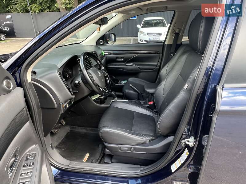 Внедорожник / Кроссовер Mitsubishi Outlander 2016 в Броварах