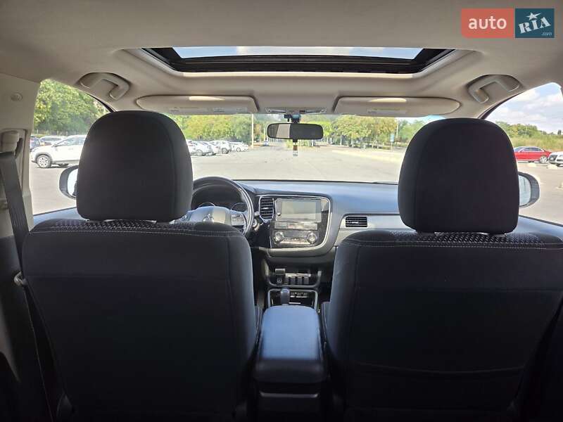 Позашляховик / Кросовер Mitsubishi Outlander 2017 в Запоріжжі