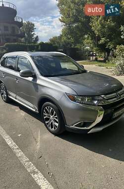 Внедорожник / Кроссовер Mitsubishi Outlander 2017 в Киеве