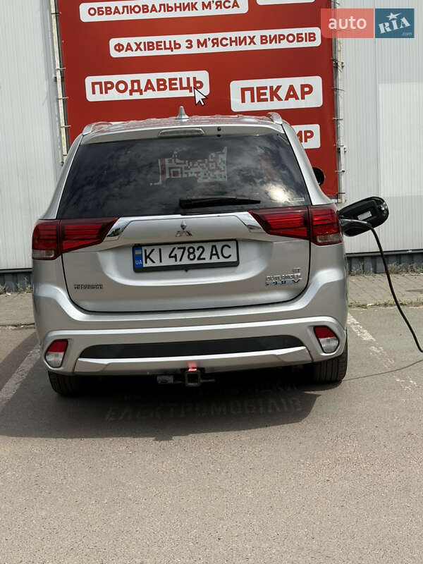 Позашляховик / Кросовер Mitsubishi Outlander 2018 в Києві