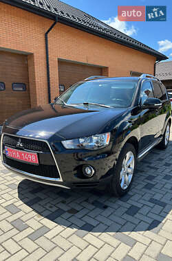 Внедорожник / Кроссовер Mitsubishi Outlander 2010 в Ровно
