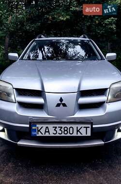Позашляховик / Кросовер Mitsubishi Outlander 2003 в Києві