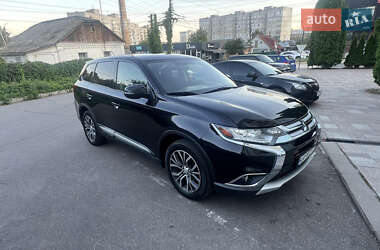 Внедорожник / Кроссовер Mitsubishi Outlander 2015 в Киеве